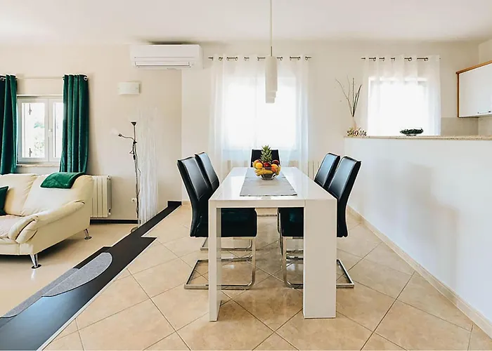 Vakantiehuis Stunning In With Wifi